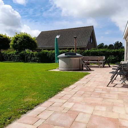 Wellnesshuis Met Hottub, Ligbad En Grote Tuin Vila Tzummarum Exterior foto