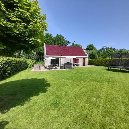 Wellnesshuis Met Hottub, Ligbad En Grote Tuin Vila Tzummarum Exterior foto