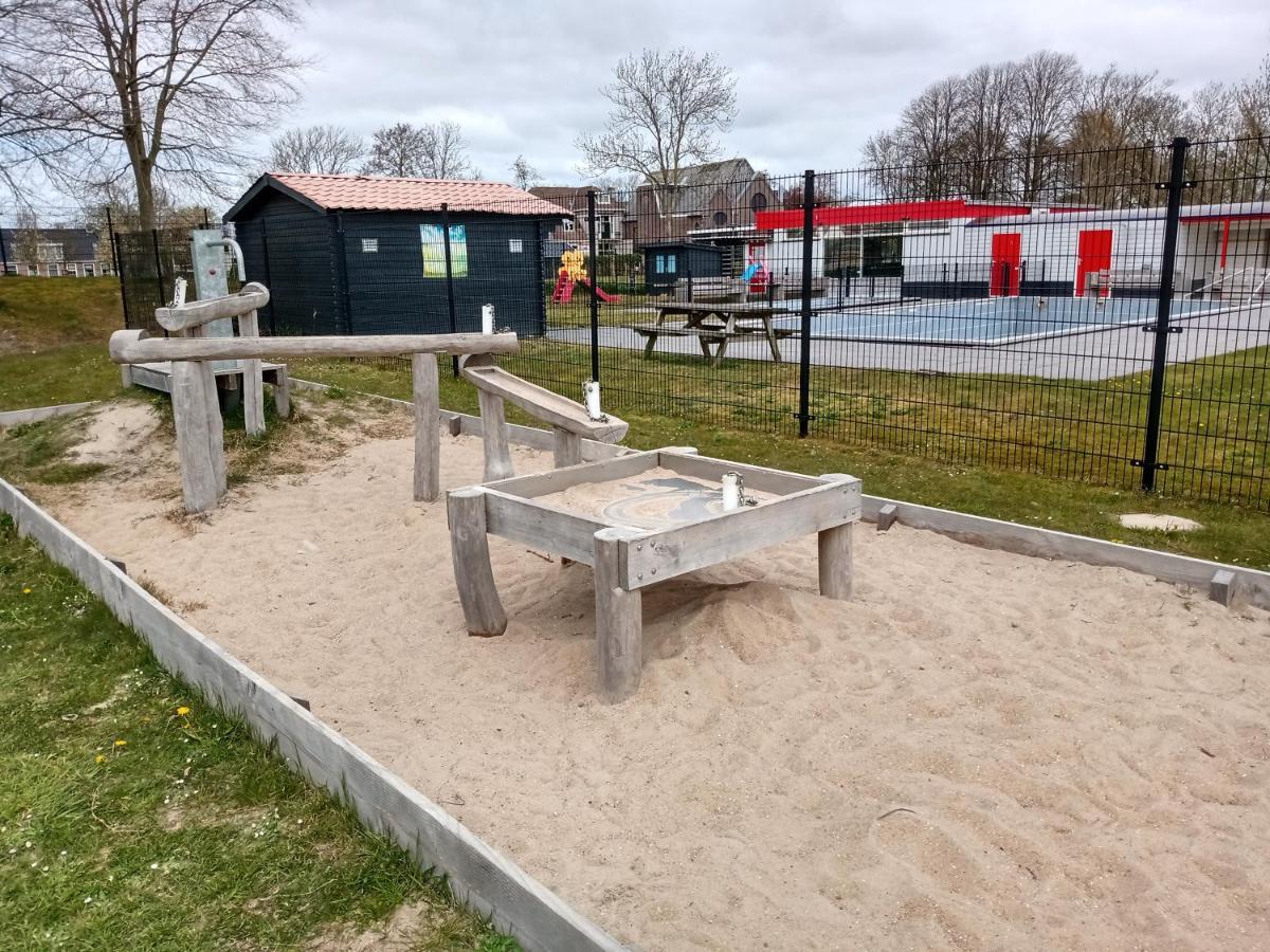 Wellnesshuis Met Hottub, Ligbad En Grote Tuin Vila Tzummarum Exterior foto