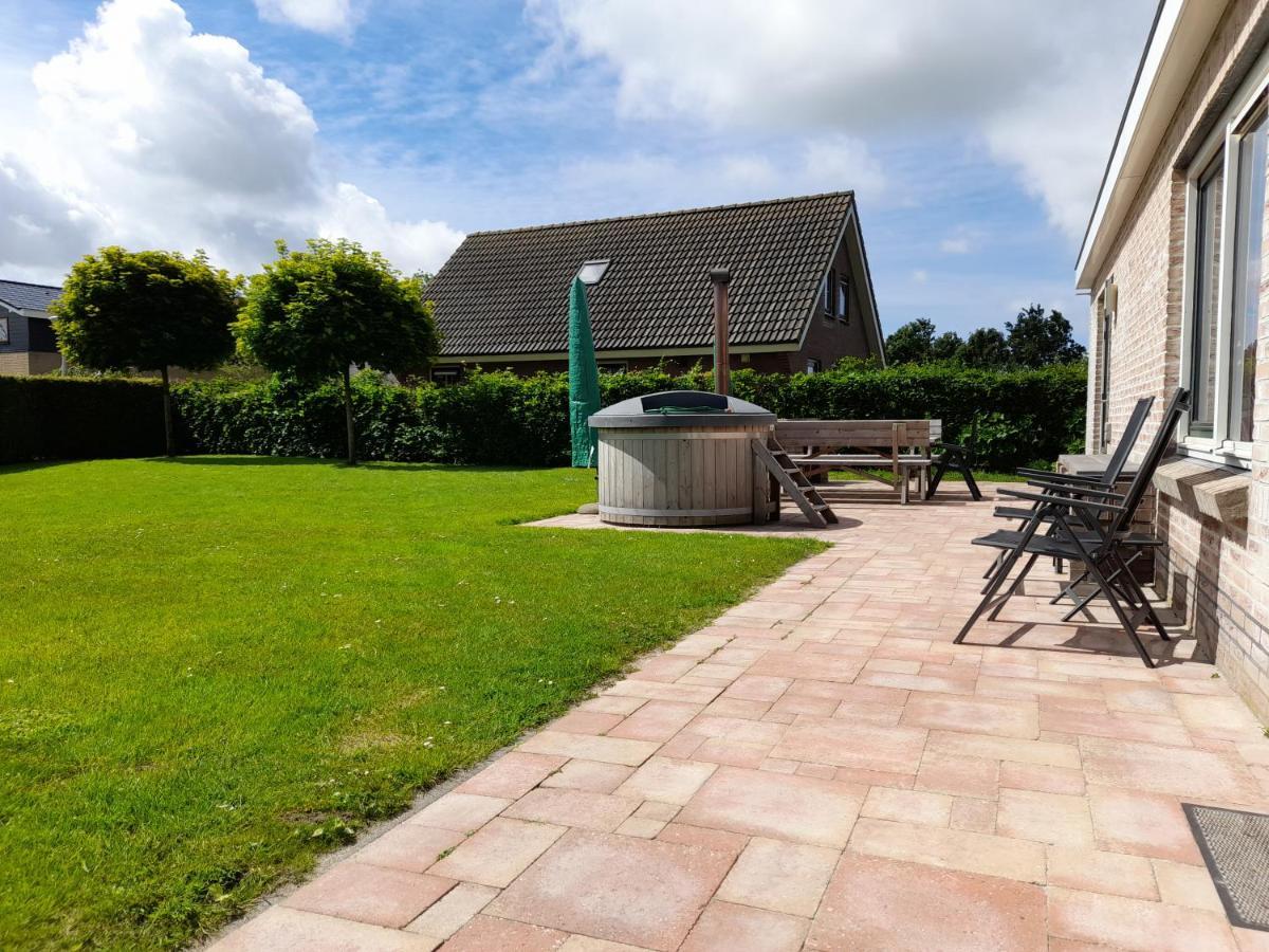 Wellnesshuis Met Hottub, Ligbad En Grote Tuin Vila Tzummarum Exterior foto