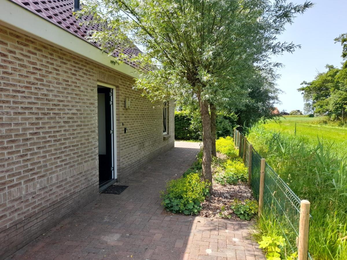 Wellnesshuis Met Hottub, Ligbad En Grote Tuin Vila Tzummarum Exterior foto