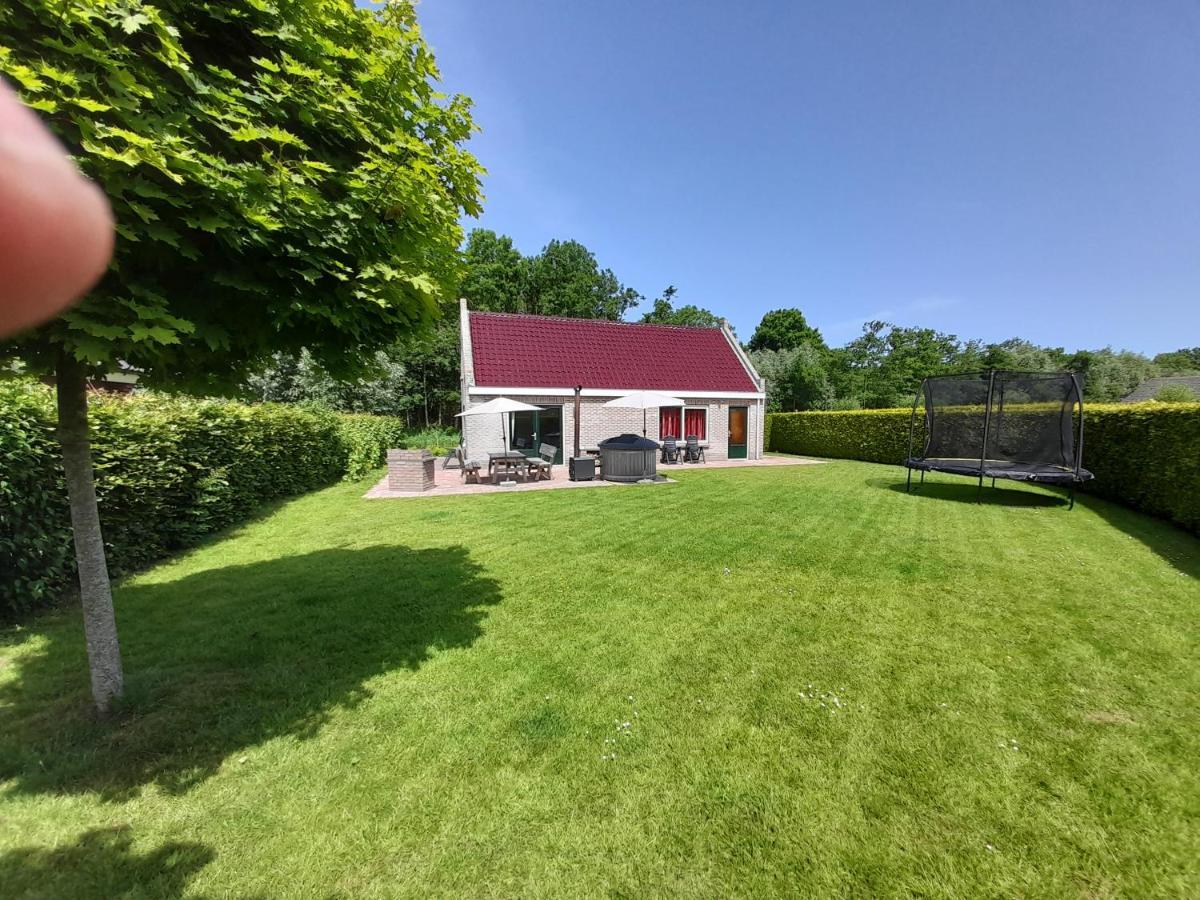 Wellnesshuis Met Hottub, Ligbad En Grote Tuin Vila Tzummarum Exterior foto